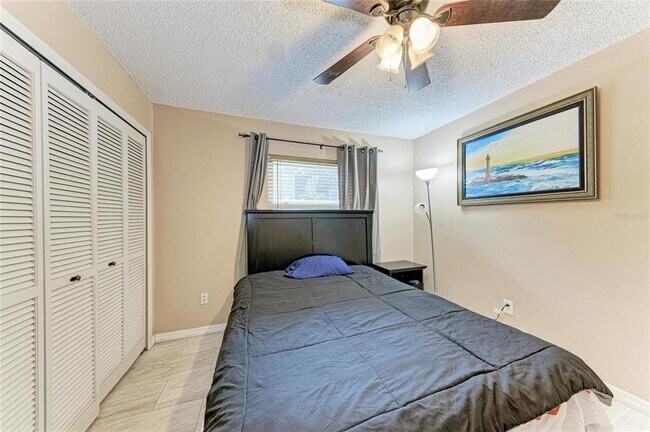Building Photo - 1520 Sunnyhills Dr