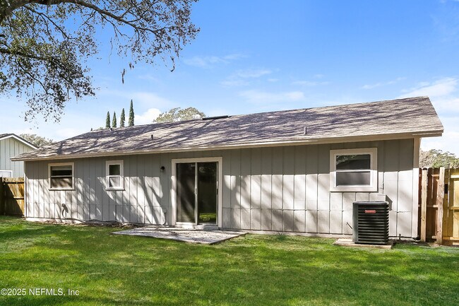 Building Photo - 2065 Chelwood Ct