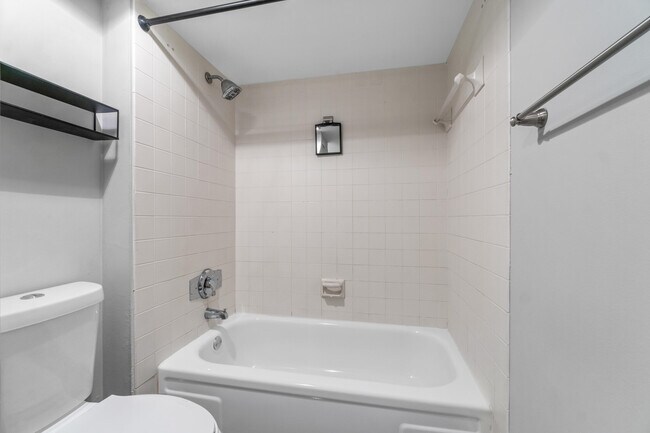 Building Photo - 1015 10th Ct