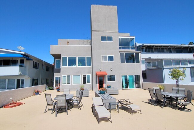 Building Photo - 1174 E Ocean Blvd