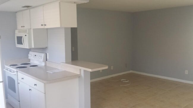 Building Photo - 225 5th Ave NE