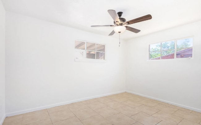 Building Photo - 4319 S 15th Ave