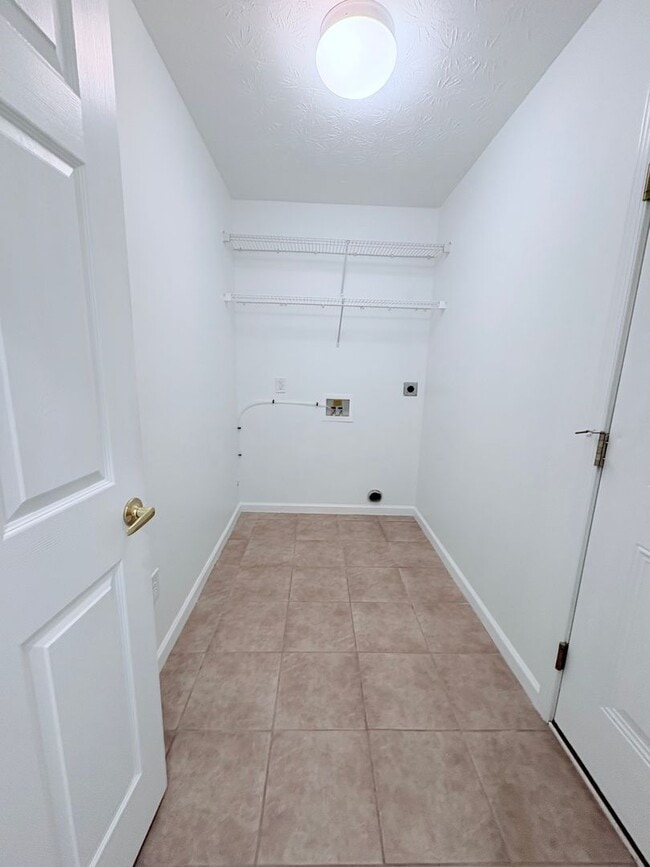 Building Photo - Charming 3 beds 2.5 baths in The Reserves of Beavercreek!