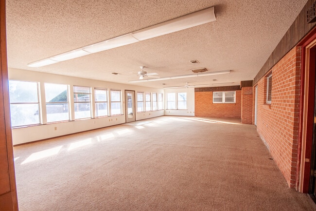 Building Photo - 1321 Piedmont Dr