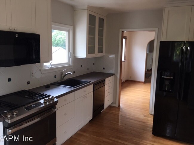 Building Photo - 2 br, 1.5 bath House - 1612 N. 35th St.
