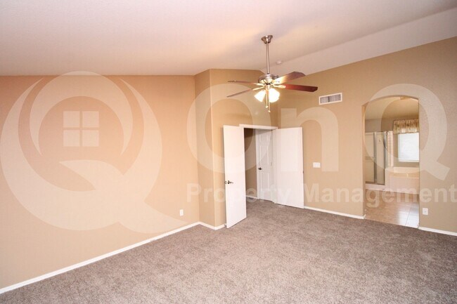 Building Photo - 5326 W Taro Ln