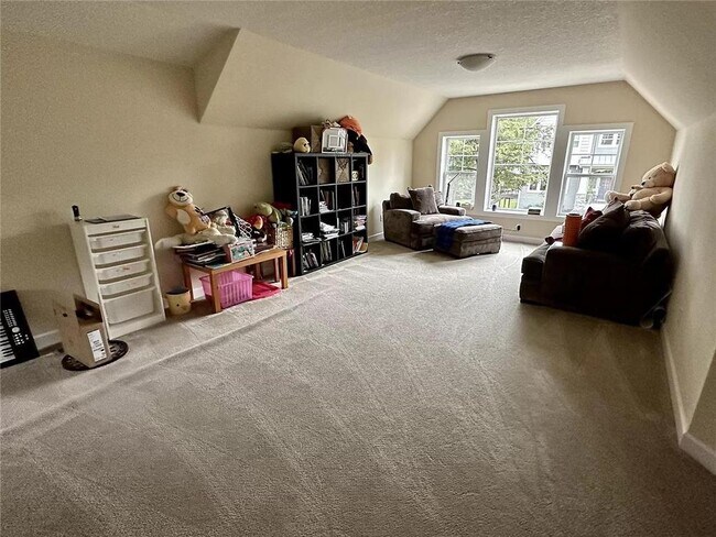 Building Photo - 3512 Rainbow Dr