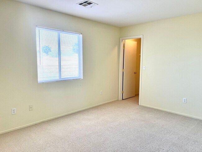 Building Photo - 10729 Pipers Cove Ln