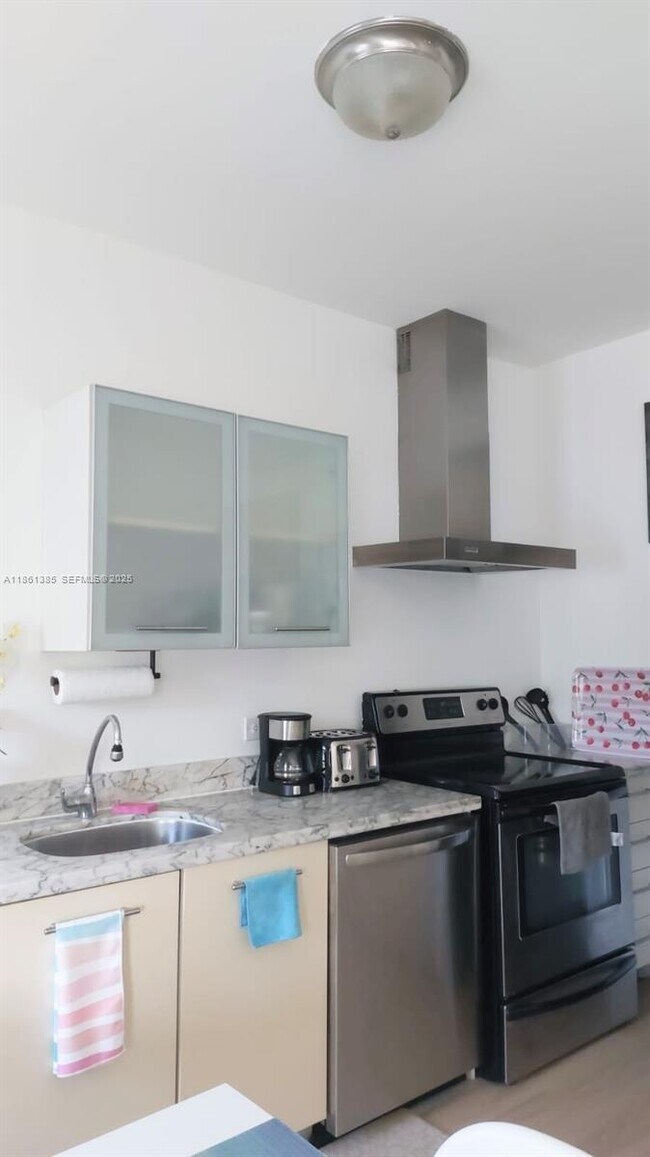 Building Photo - 1358 Pennsylvania Ave