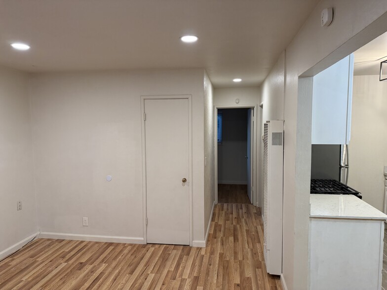 Building Photo - 5809 Alameda Ave