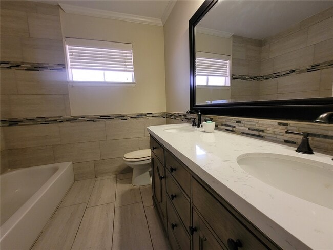 Building Photo - 9322 Fairdale Ln