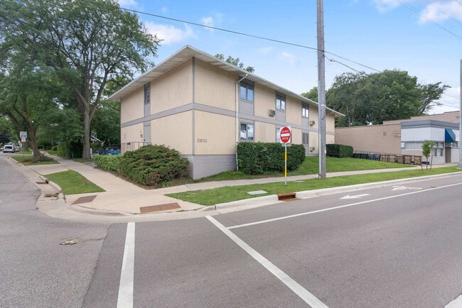 Building Photo - 2601 University Ave