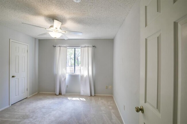 Building Photo - 11920 Meadowfire Dr
