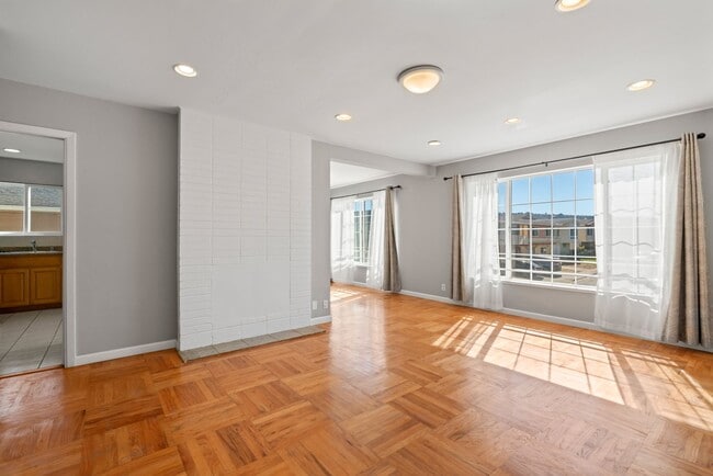 Building Photo - 101 Cerro Dr