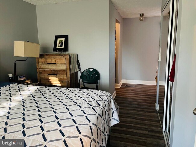 Building Photo - 13200 Cabinwood Dr