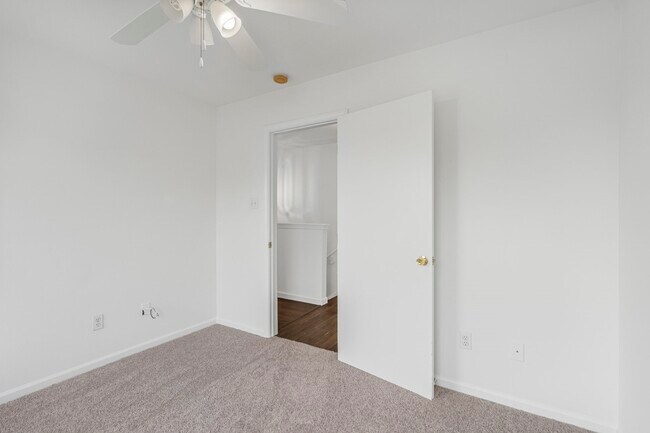 Building Photo - 2106 Nettleton St