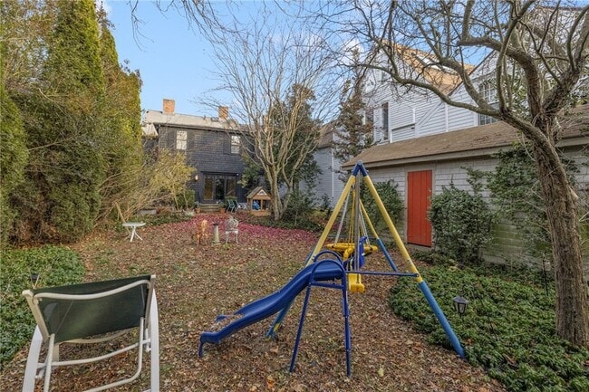 Building Photo - 73 Thames St