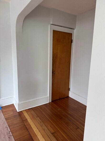 Building Photo - 25 Chestnut St