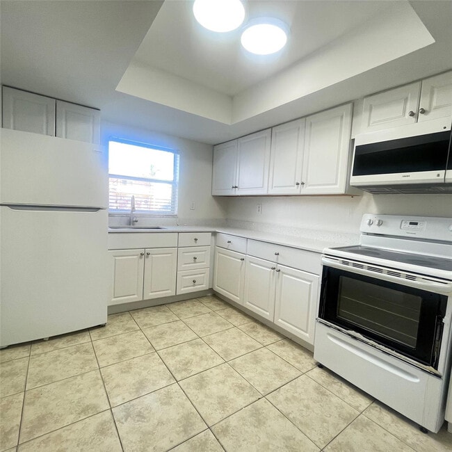 Building Photo - 8010 SW 7th St