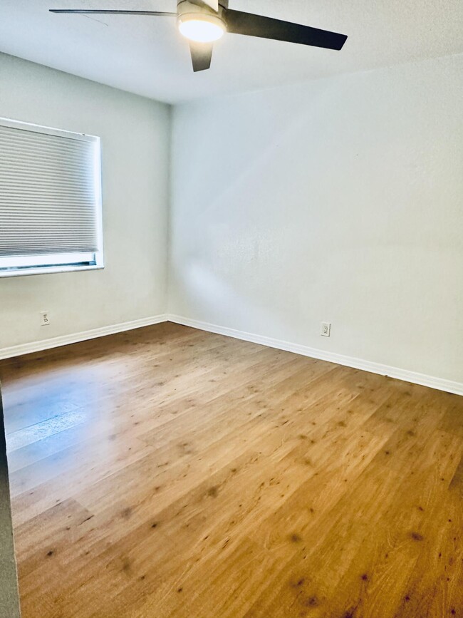 Building Photo - 17768 Maplewood Dr