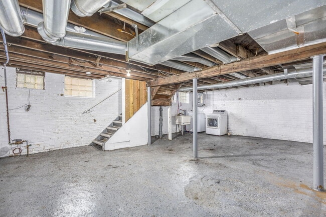 Building Photo - 15740 Stout St