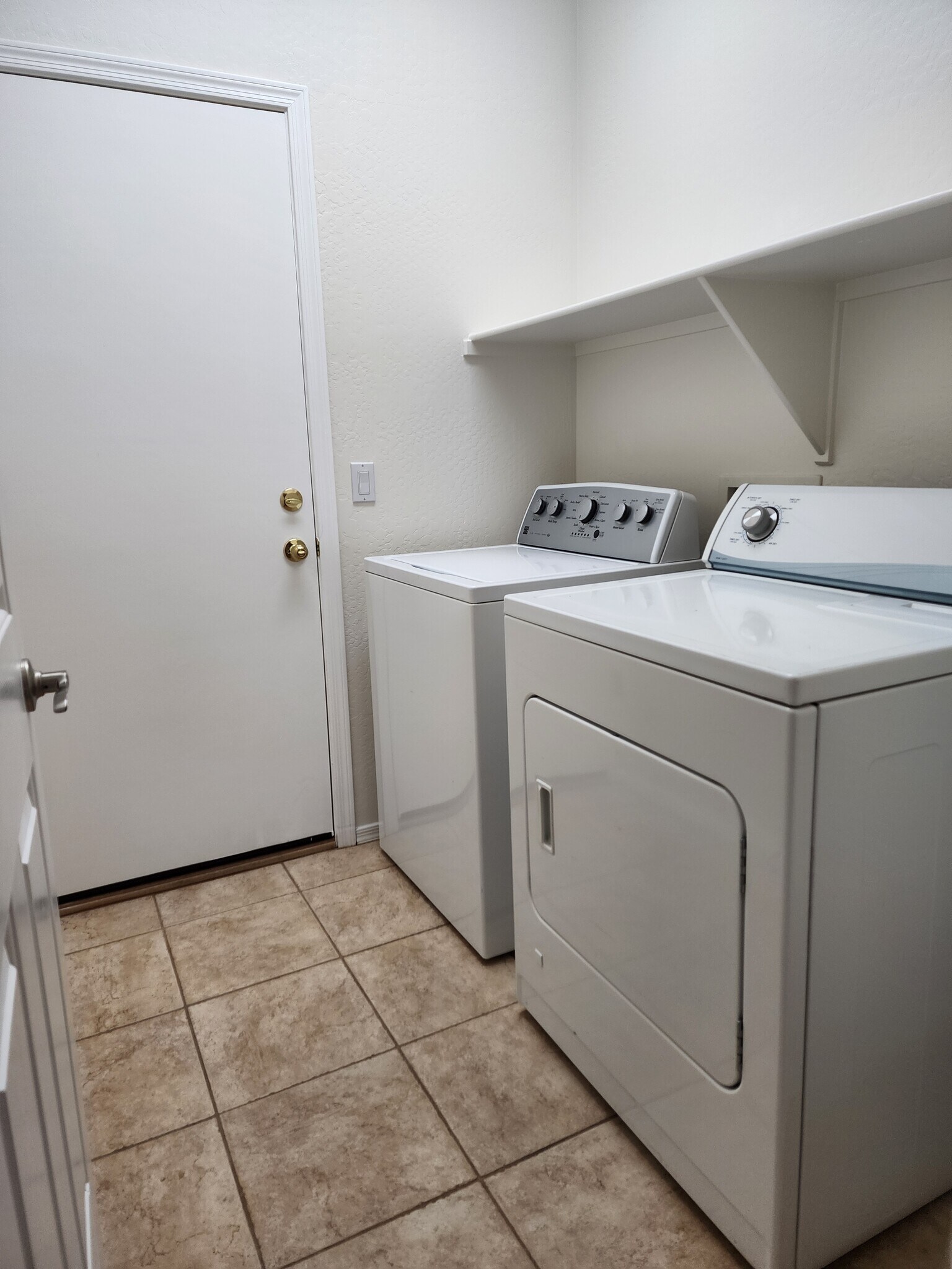 Building Photo - 4073 E Reins Rd