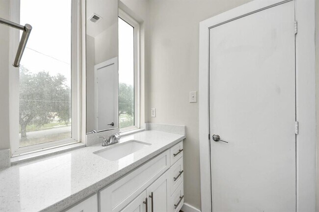 Building Photo - 4228 Bellfort Ave