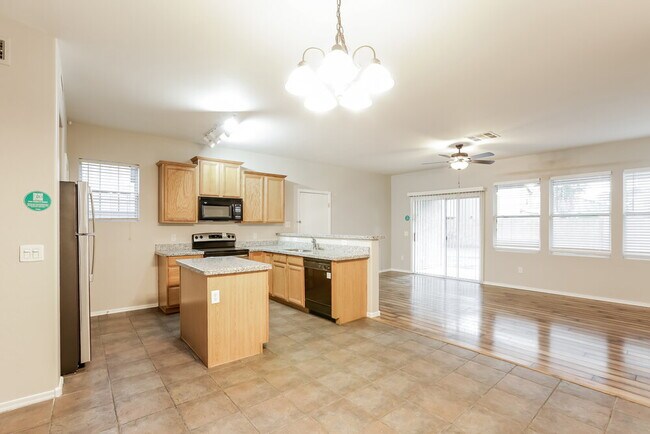 Building Photo - 7005 S 40th Ln