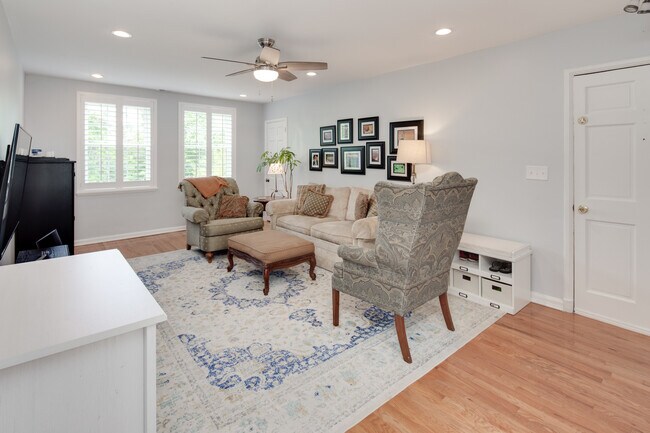 Building Photo - 3281 S Stafford St