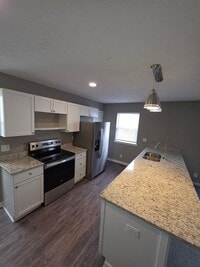 Building Photo - Duplex For Rent! Valley NE