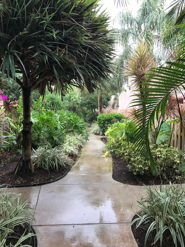 Building Photo - 600 Executive Center Dr