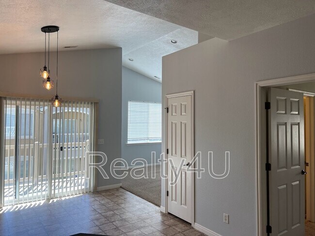 Building Photo - 1607 W 110 N