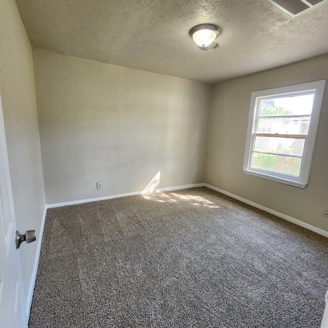 Building Photo - 13429 Bandera St