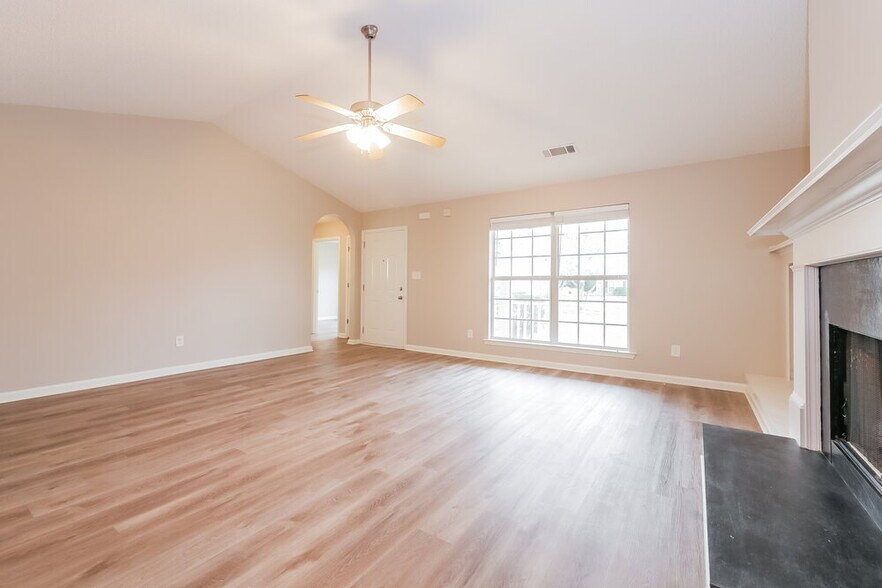 Building Photo - 314 The Gables Dr