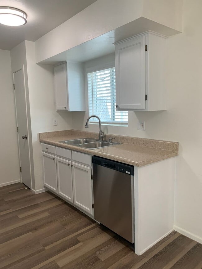 Building Photo - 336 E Limberlost-1