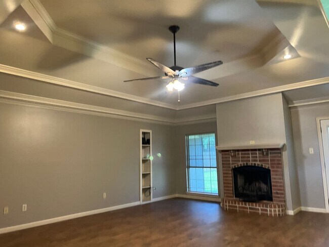 Building Photo - Close to Barksdale Air Force Base... You d...