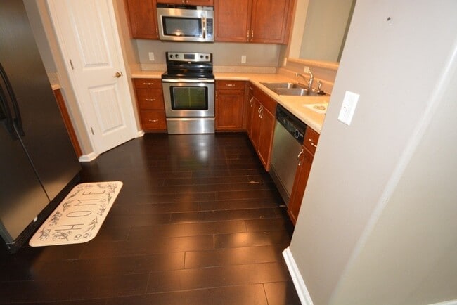 Building Photo - 45 Crystal Lake Dr