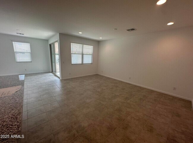 Building Photo - 6936 W Beth Dr
