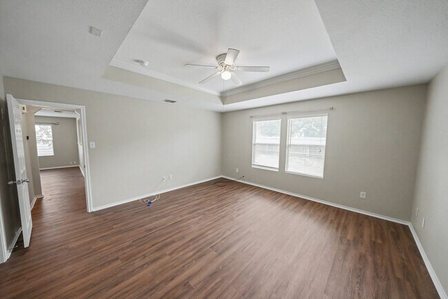 Building Photo - 11114 Hillsdale Loop