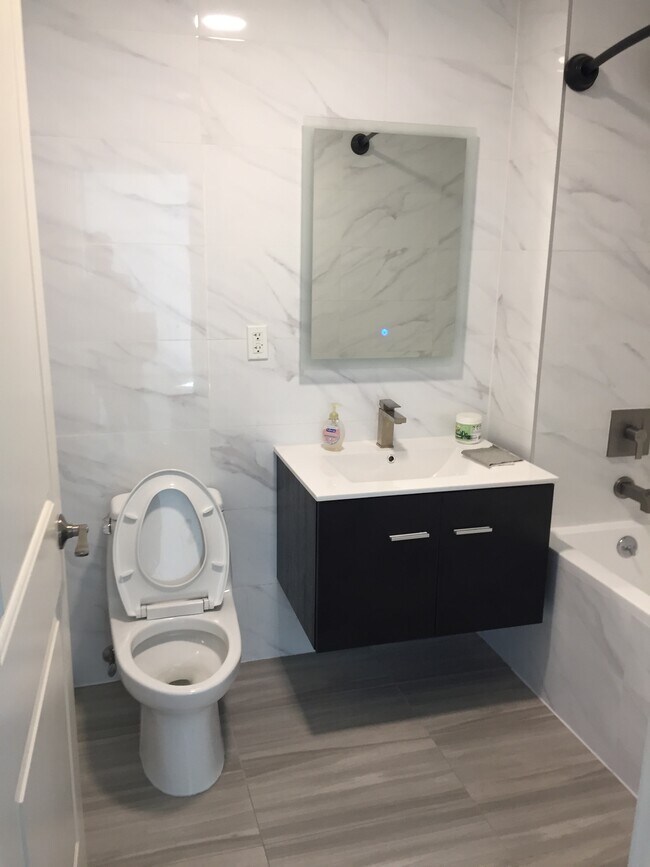 Bathroom - 6298 Woodhaven Blvd