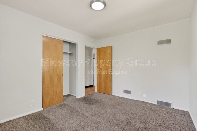 Building Photo - 743 Shepley Dr