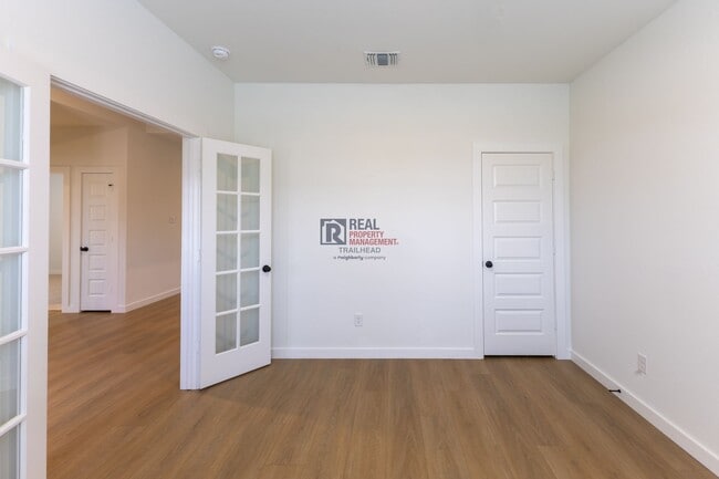 Building Photo - Beautiful 4 Bedroom Home with Covered Patio & Hill Country Views