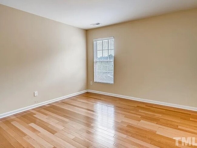 Building Photo - Elegant Long Lake Townhome | Hardwood Floors | 2-Car Garage | Pool