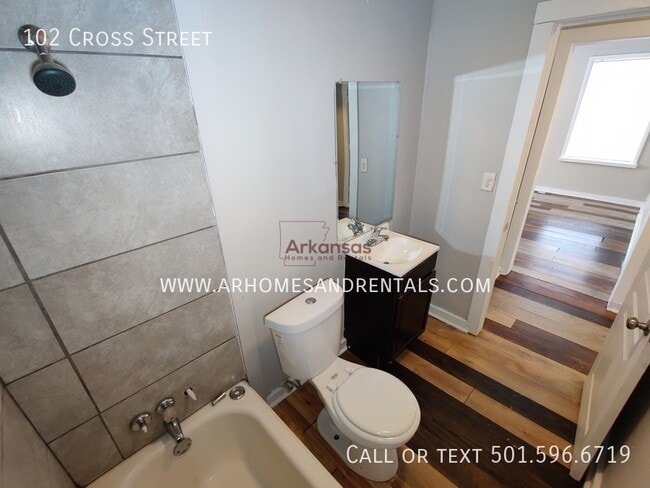 Building Photo - 102 Cross St