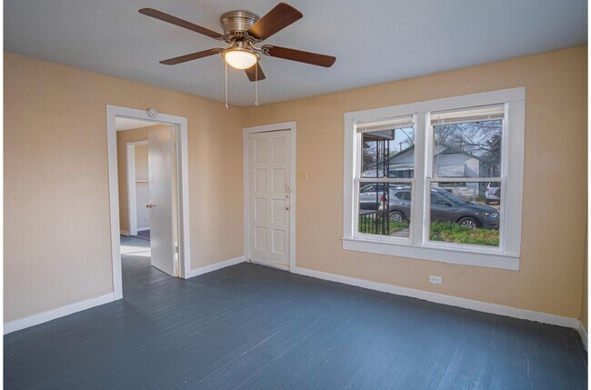 Building Photo - Great Home So Close to Downtown!