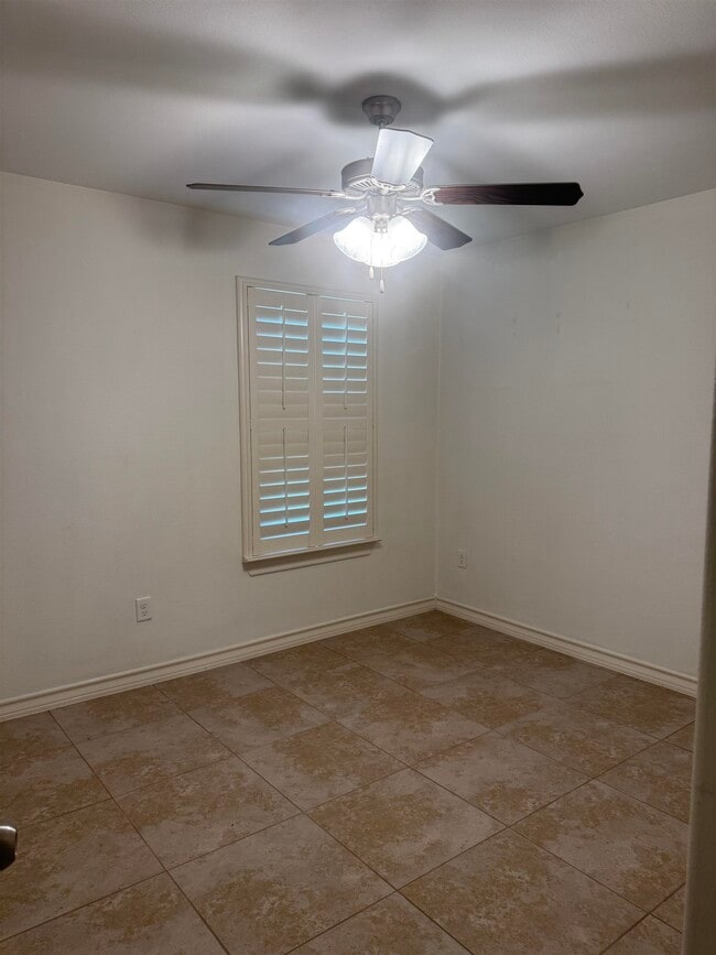 Building Photo - 212 Sandhill Oak