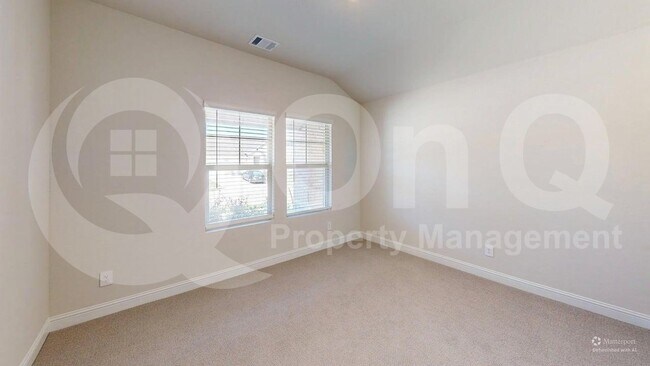 Building Photo - 613 Huntley Dr