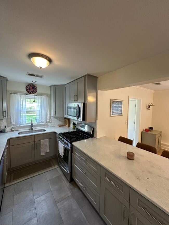 Building Photo - 1221 W Perkins Rd