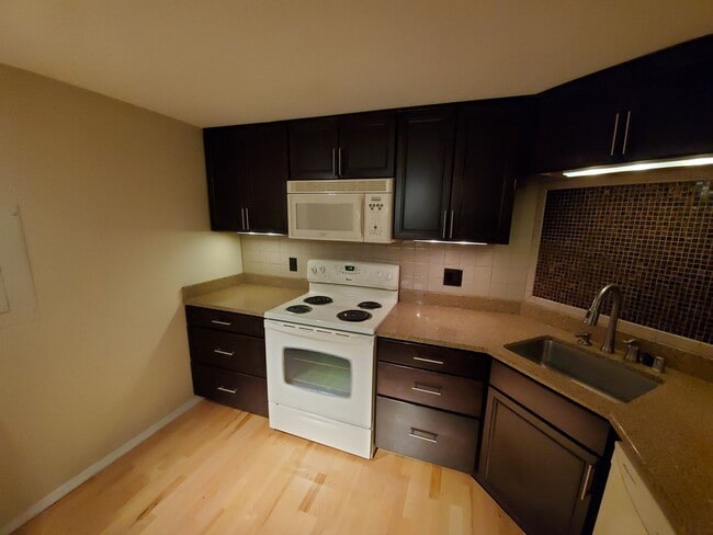Building Photo - 1 bedroom at the Blatz
