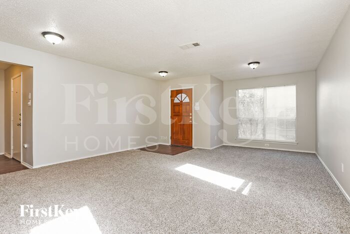 Building Photo - 5704 Creekhollow Dr